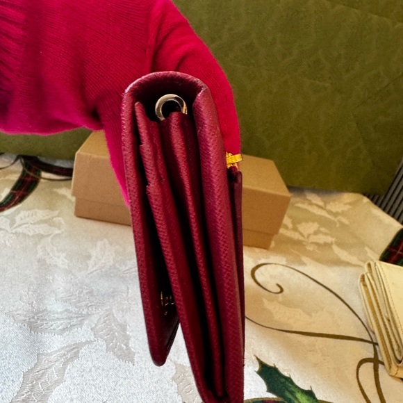 Prada wallet that can be converted to a wristlet or crossbody - Picture 4 of 8